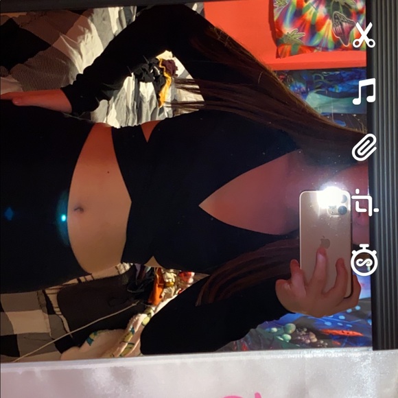 Three crop tops - Picture 2 of 3